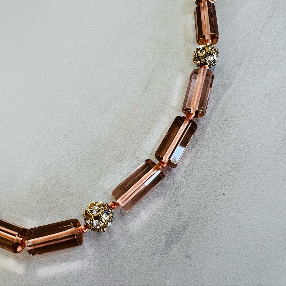 💚 NWT💚 J.CREW Peach Rhinestone Ribbon Necklace - Picture 2 of 4
